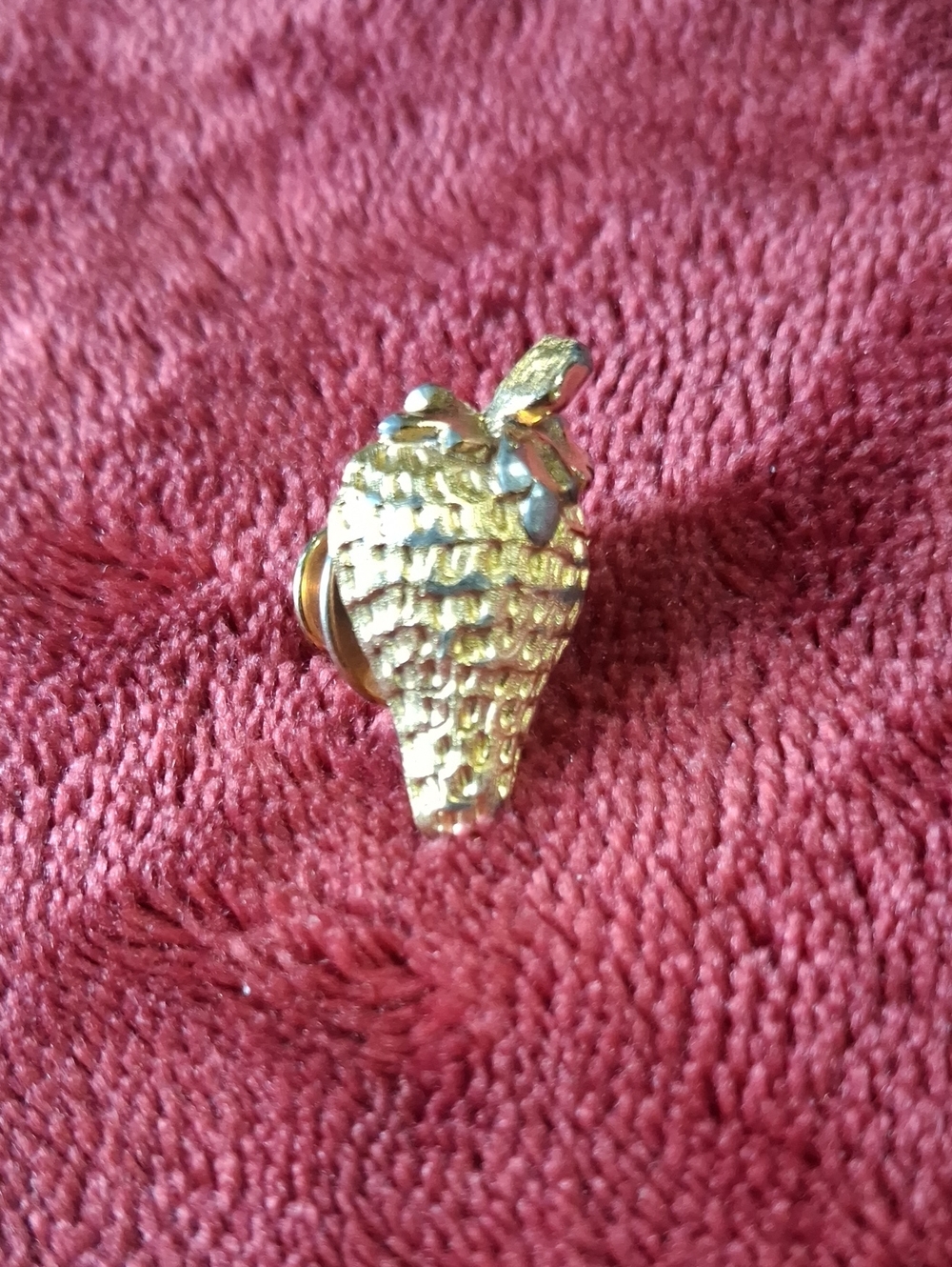 vintage strawberry brooch produced by the Jonette Jewelry Company